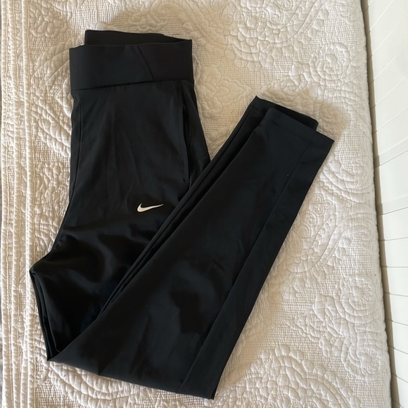 Nike Joggers - Picture 4 of 9